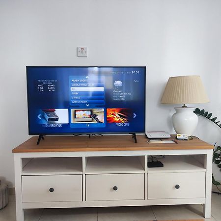 Marina Gardens Apartment Пафос Екстериор снимка