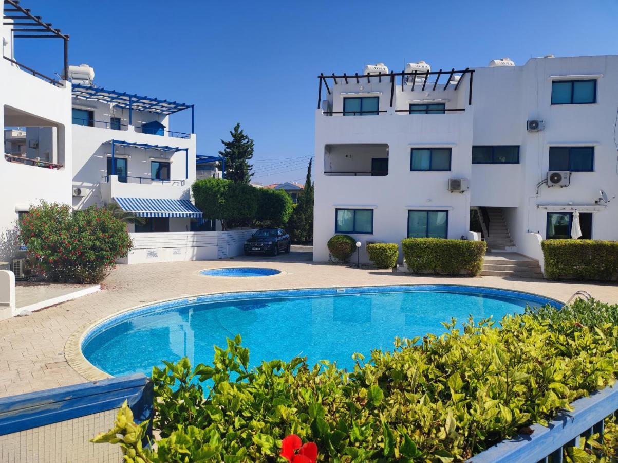 Marina Gardens Apartment Пафос Екстериор снимка