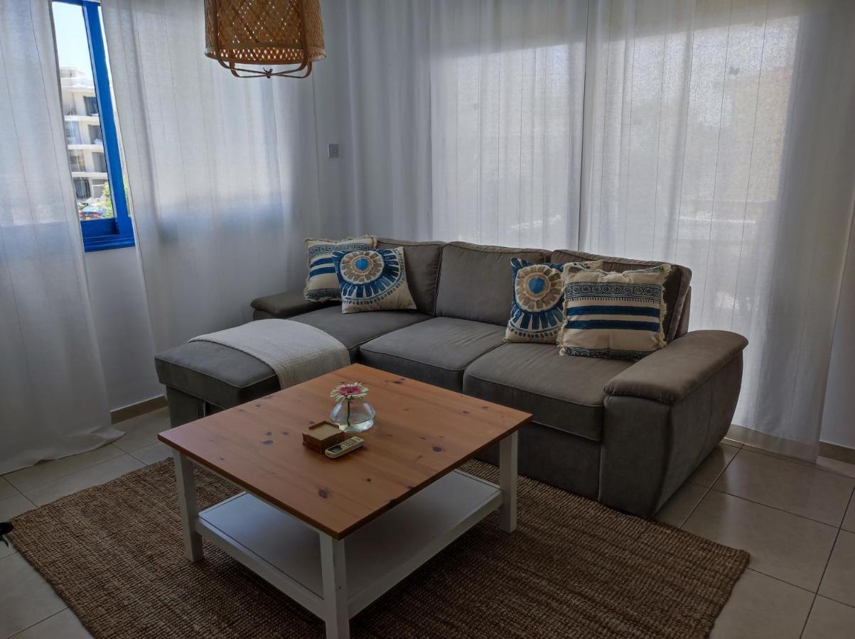 Marina Gardens Apartment Пафос Екстериор снимка