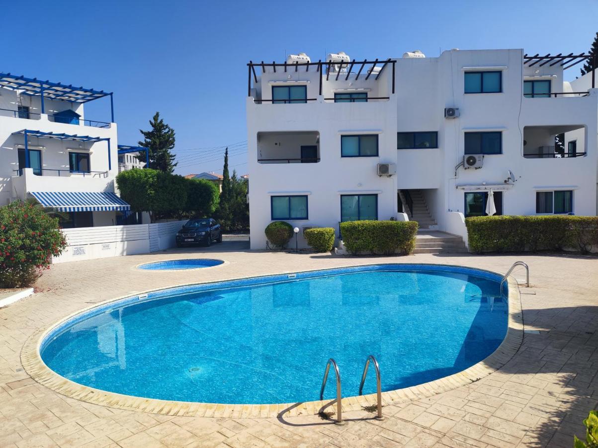 Marina Gardens Apartment Пафос Екстериор снимка
