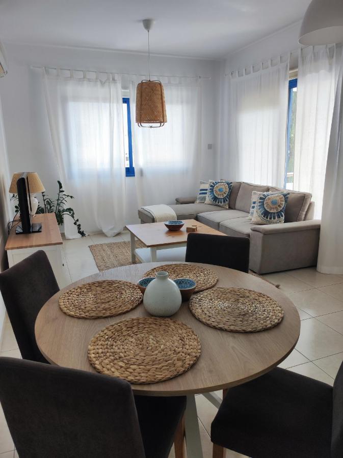 Marina Gardens Apartment Пафос Екстериор снимка