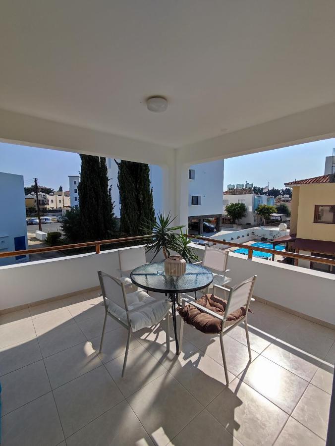 Marina Gardens Apartment Пафос Екстериор снимка