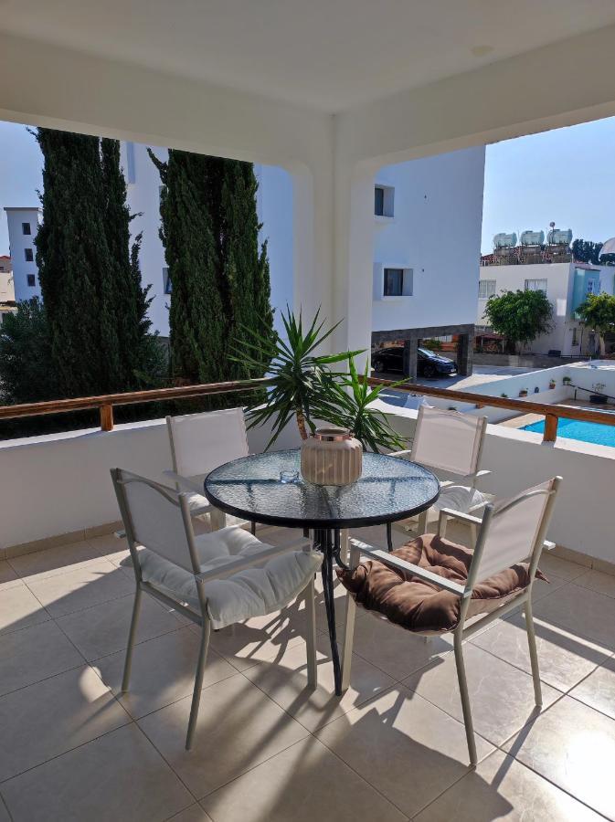Marina Gardens Apartment Пафос Екстериор снимка