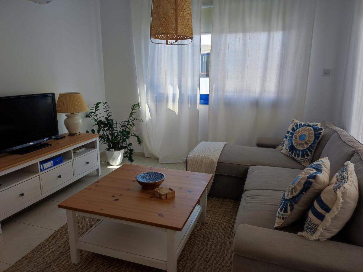 Marina Gardens Apartment Пафос Екстериор снимка