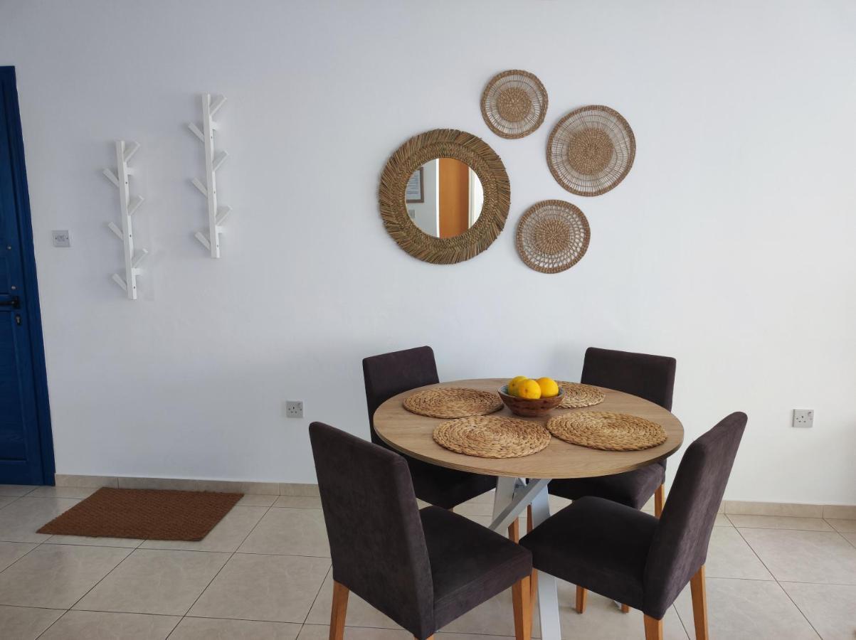 Marina Gardens Apartment Пафос Екстериор снимка