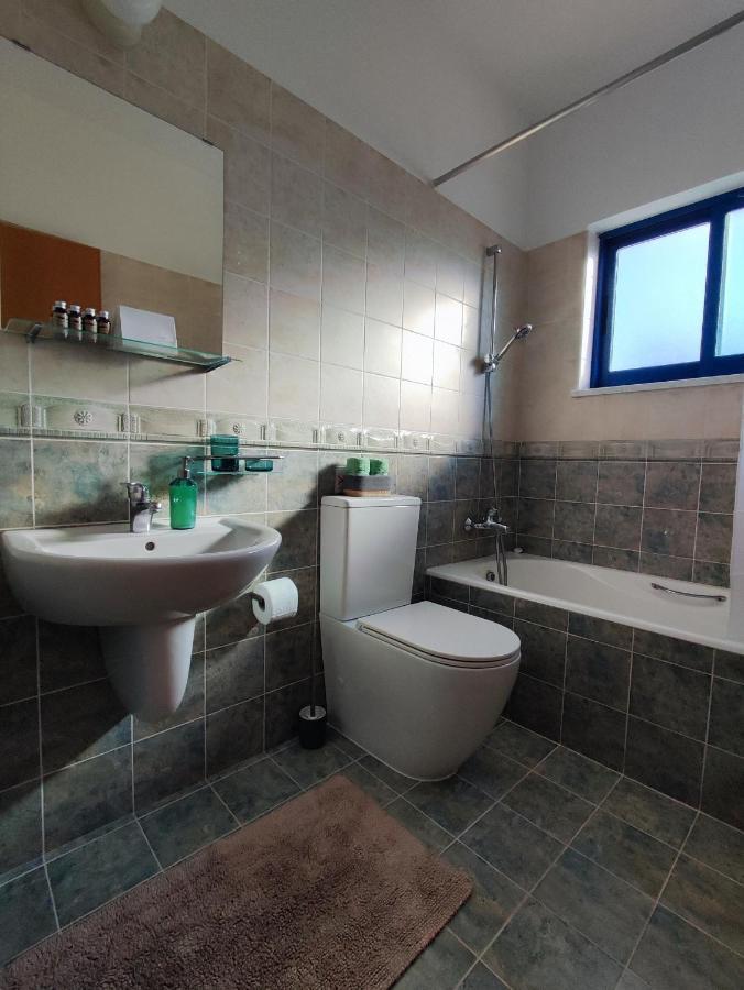 Marina Gardens Apartment Пафос Екстериор снимка