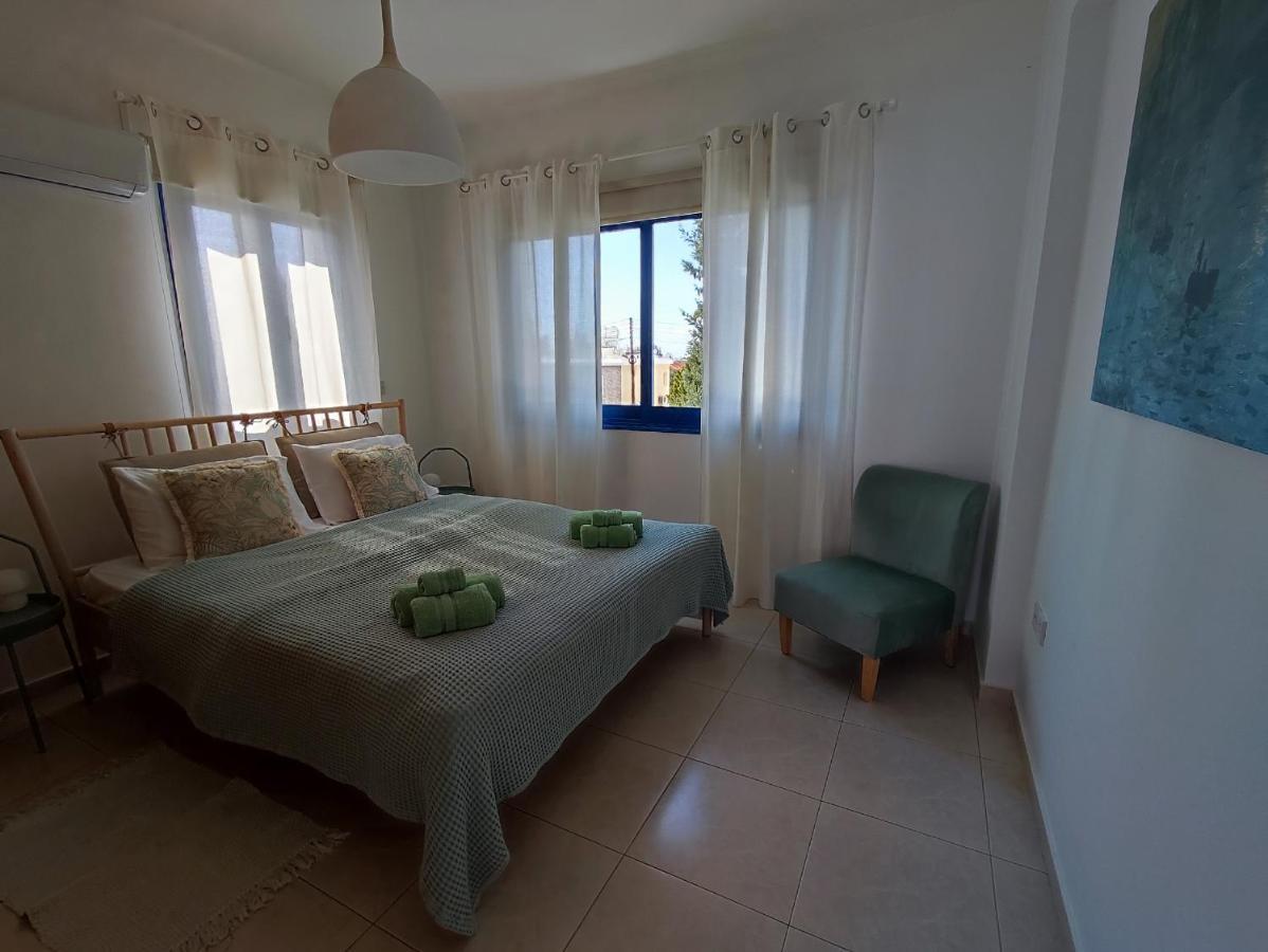 Marina Gardens Apartment Пафос Екстериор снимка