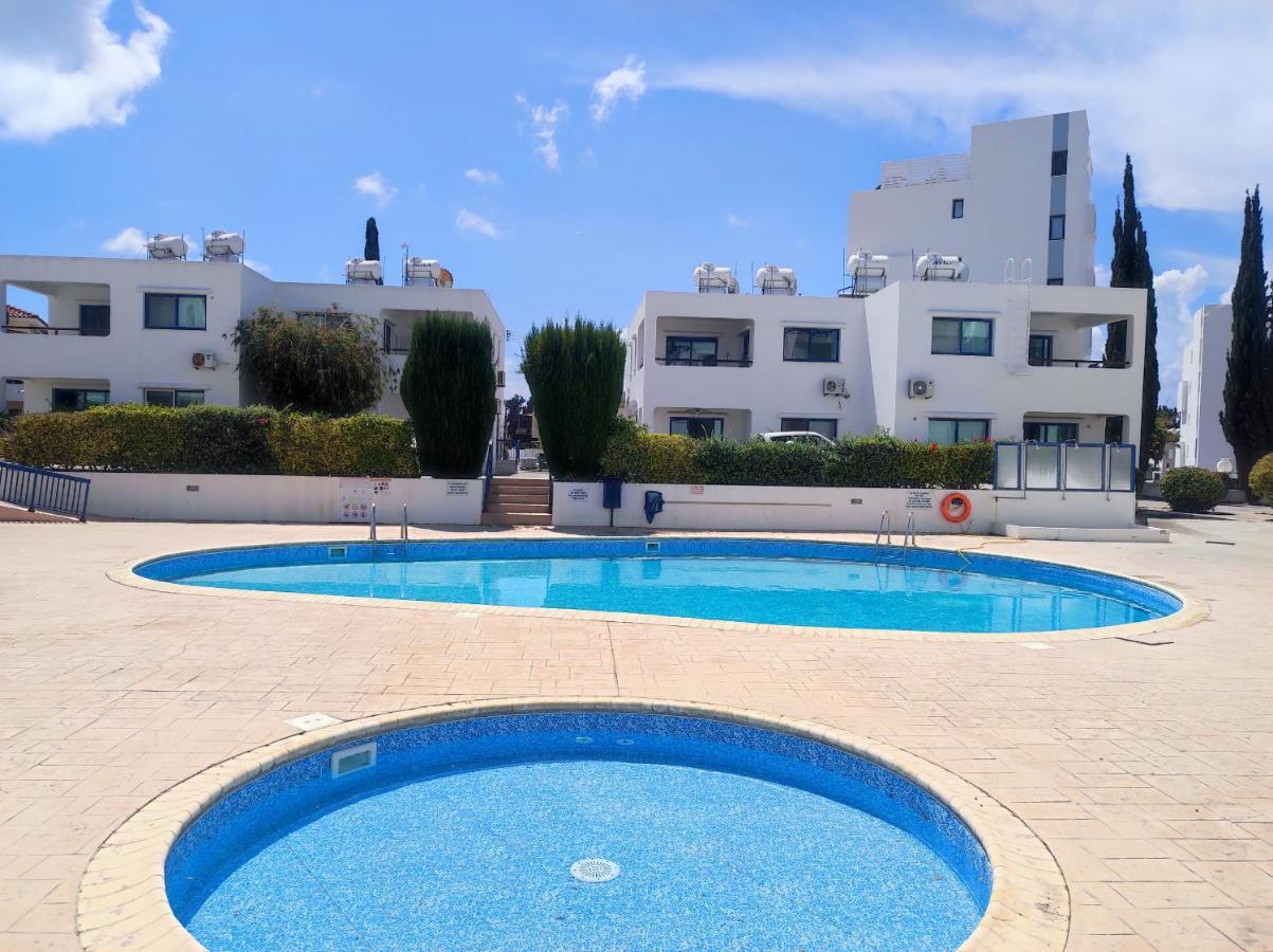 Marina Gardens Apartment Пафос Екстериор снимка