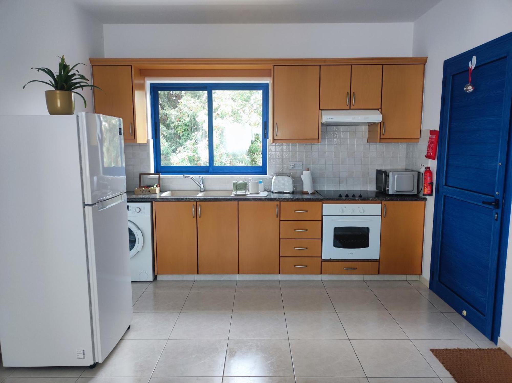 Marina Gardens Apartment Пафос Екстериор снимка