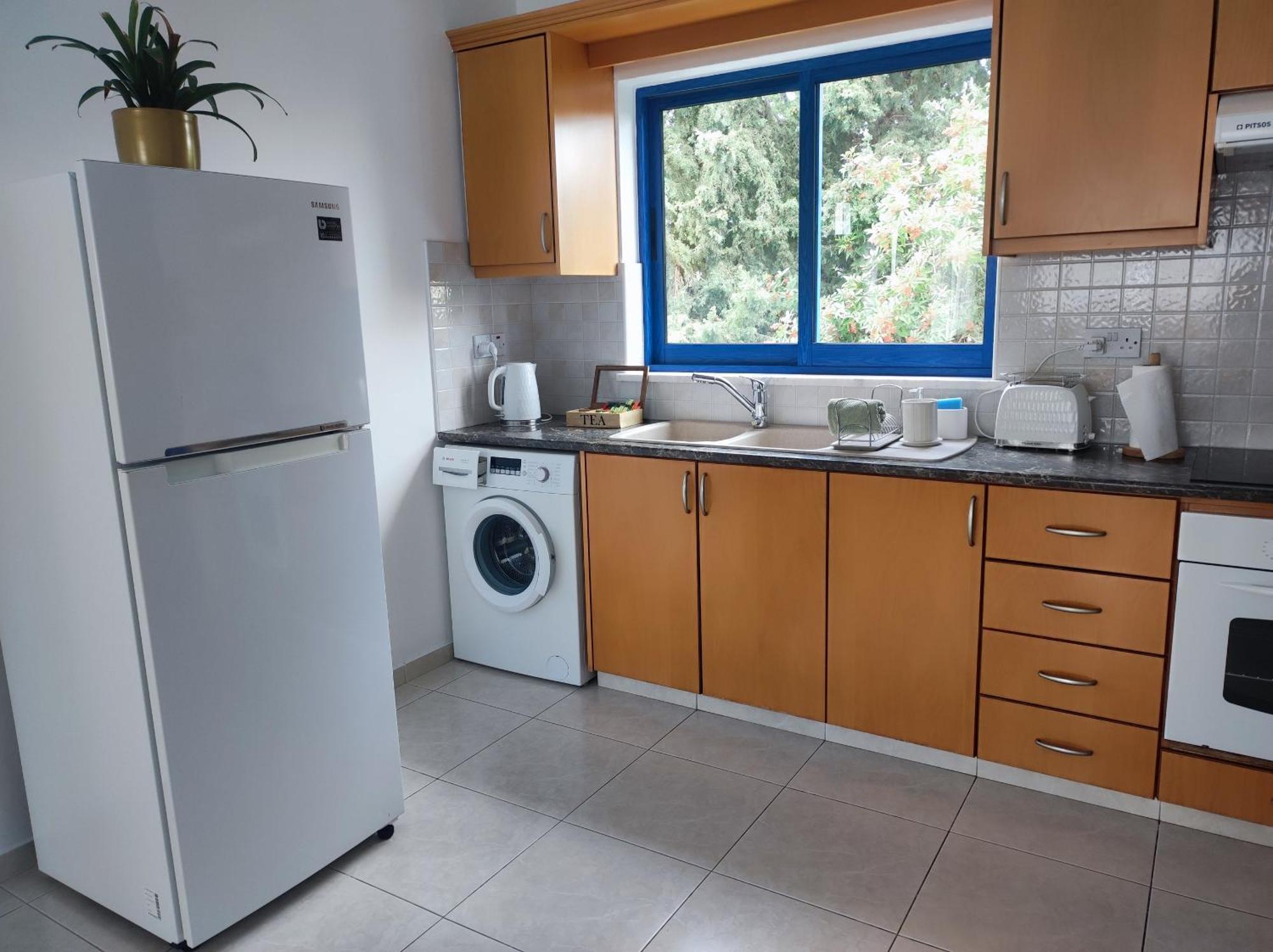 Marina Gardens Apartment Пафос Екстериор снимка