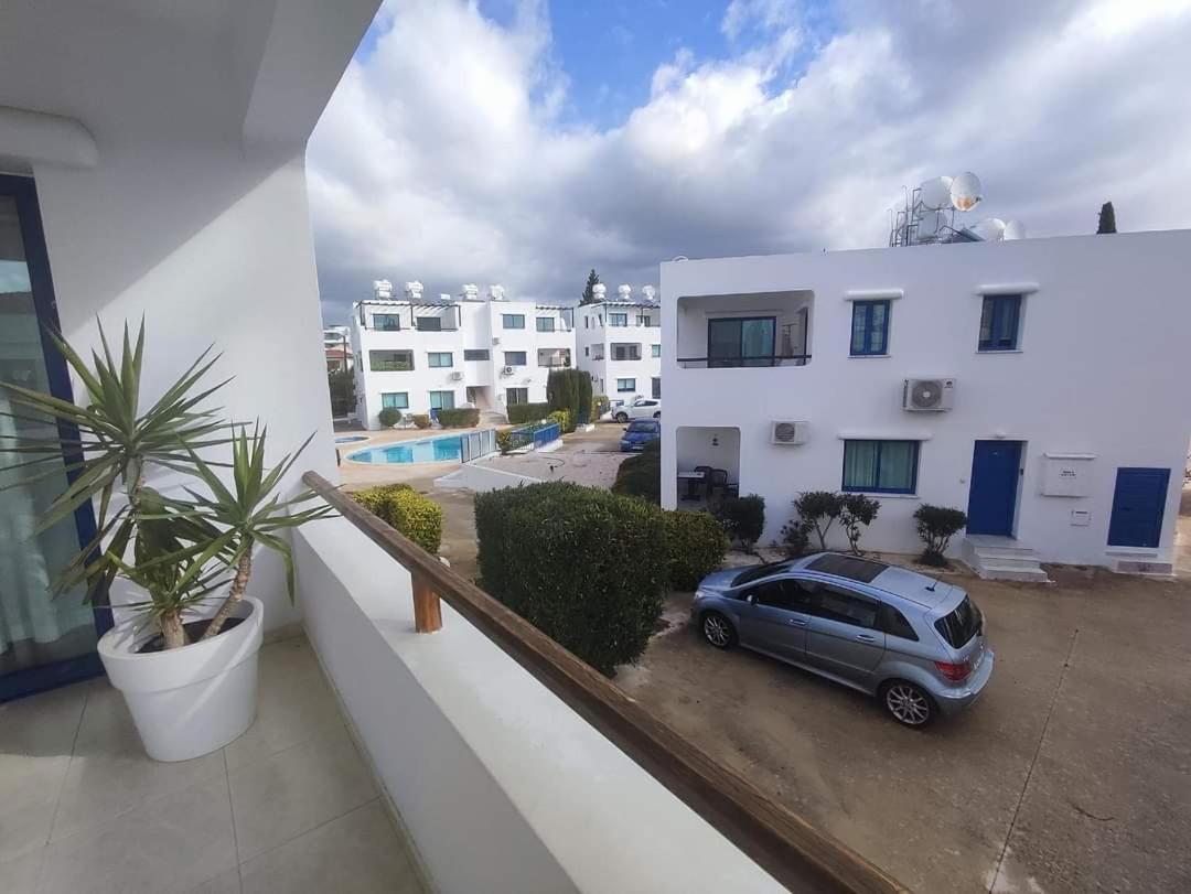Marina Gardens Apartment Пафос Екстериор снимка